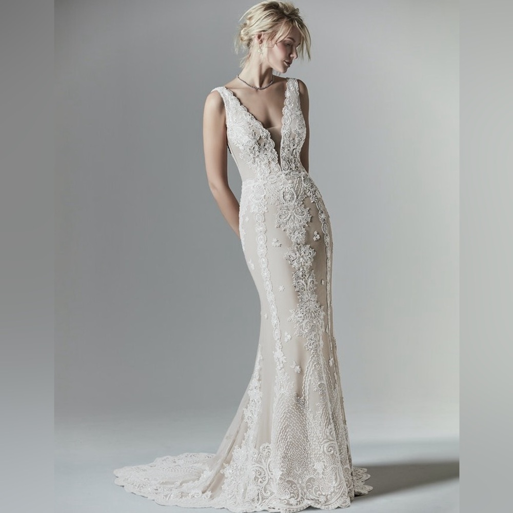 SOTTERO AND MIDGLEY
AGATA LOUISE